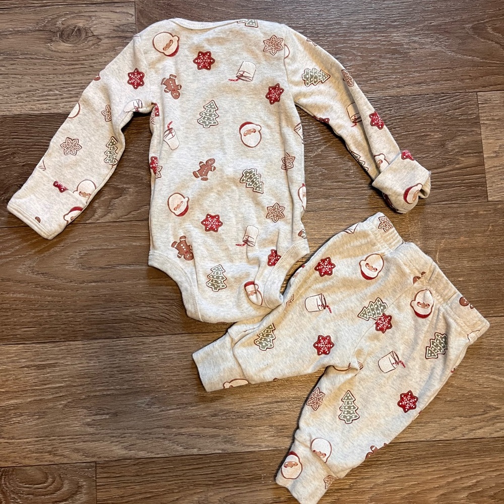 Carter’s Baby Girl Christmas Bundle 🎄 0–3 Months + Newborn Santa Outfit - Picture 5 of 7